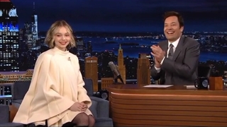 ✦ – در برنامه دیشب "Tonight Show" با حضور اما مایرز، مادر اما و خواهرش ایزابل هم بین تماشاچیان حاضر در برنامه حضور داشتند.