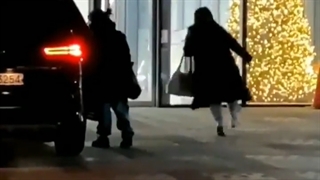 و چه پرش های پر قدرتی میکنن بیبی مانستر(استیکر خنده...)