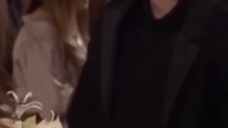 آدامس خوردن پرسی (زیویر) تو گلدن گلوب⁦^_^⁩/  راستی جنا توی SAG Awards برای بهترین بازیگر زن سریال کمدی نامزد شده