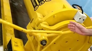 خشکشویی فرش در یکی از قالیشویی های کرج از دوربین نقدونه