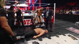 مسابقه Big Show vs. The Shield & Randy Orton - 4-on-1 Handicap Match: Raw, Nov. 4, 2013