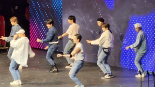 اجرای استری‌کیدز با آهنگ “God’s Menu” در فن میتینگ برند Bench در Manila23,1,20