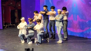 اجرای استری‌کیدز با آهنگ “Case143” در فن میتینگ برند Bench در Manila23,1,20