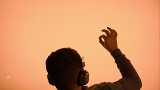 نقاشی شنی پرتره‌ به مناسبت ۱۵ دی سالروز شهادت نابغه بزرگ نظامی و فرمانده کل نیرو هوایی ارتش، شهید منصور ستاری