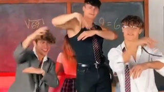 ولی مدرسه هامون باید اینجوری بود:)