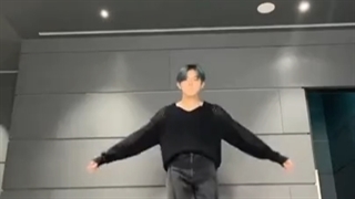 چالش یونجون با اهنگ الو الو..!(: