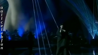 اجرای زنده آهنگ زمانی برای مردن نیست از بیلی ایلیش There's not time to die.فیلم جیمزباند