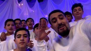 اجرای سرود توسط نوجوانان به همراه محمد حسین پویانفر - با احترام بابا سلام