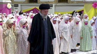 جشن تکلیف دختران دانش‌آموز و اقامه نماز مغرب به امامت رهبر انقلاب در جشن فرشته ها ۱۴۰۱/۱۱/۱۴