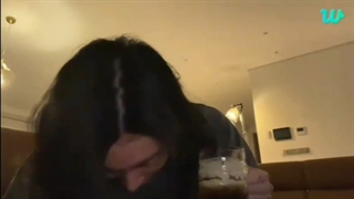 ^.^لایو جئون کوک^.^ اینجا بوده که خیلی کوک مست بوده،که شوگا کامنت میزاره نباید این کار رو میکردی (منظورش اینکه مست هستی)