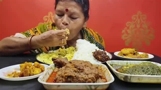 Eating RICE WITH TOK DAL,ALUPOSTO,PAKORA,DHONIYA POMFRET,CHICKEN ROAST ।।