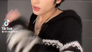 TXT تیک تاک با آهنگ Suger rush ride