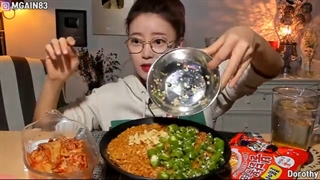 اسمرفود/نودل تند/فلفل/کیمچی