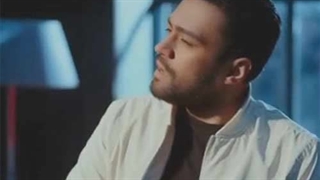 علی منتظری داره مهتاب میزنه ساکته کوچه