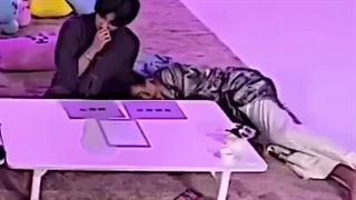 وقتی مکان امن تهیونگ پاهای جونگکوکه:)