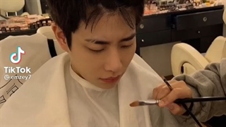 ام جی هیونگ و جوایزش.هپی ویروس بازم تولدتو تبریک میگممم