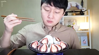 딸기 모찌 리얼사운드 먹방이야 b^^d Strawberry Glutinous Rice Cake いちご大福  Real Sound Eating Show