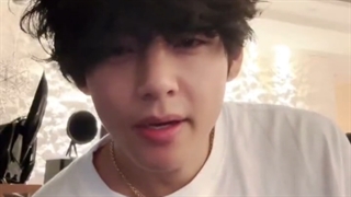 وقتی تهیونگ کامنت یکی از آرمی ها رو خوند...