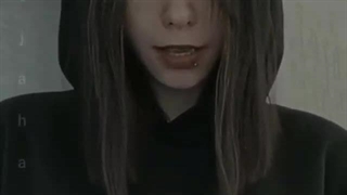 وای خیلی باحال ادا در میاره شبیه شخصیت اصلی داستان