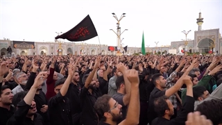 آیین سنتی چهارپایه خوانی روز شهادت حضرت علی (ع) در حرم مطهر رضوی