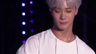 ماه رفت پیش ستاره ها(مونبین عزیز در آرامش باشی) تسلیت به همه فن ها