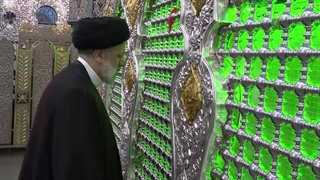 زیارت و اقامه نماز آیت الله دکتر رئیسی در جوار ضریح مطهر حضرت زینب سلام الله علیها سوریه