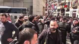 GALATASARAY MEYDANI’DA CUMARTESİ ANNELERİ’NE POLİS MÜDAHALESİ