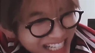 یکم صدای خنده تهیونگ بشنوین و بخندین :)