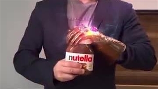 مرد آهنی در نوتلا رو باز میکنه!!