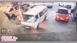 آتش سوزی خودرو در پمپ بنزین