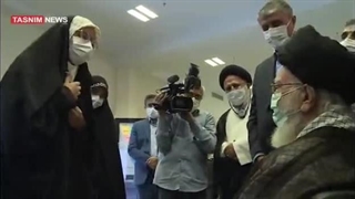 دیدار آرمیتا رضایی نژاد فرزند شهید هسته ای دکتر داریوش رضایی نژاد با رهبر معظم انقلاب لیفت صورت