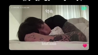 جونگ کوک که توی لایو خوابیده همون لحظه آرمیا ایرانی :)