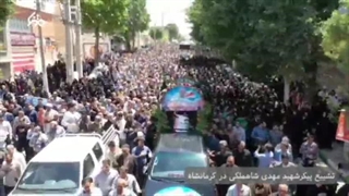 تشییع پیکر شهید مهدی شاهملکی با حضور مردم انقلابی کرمانشاه ۱۴۰۲-۳-۲۶