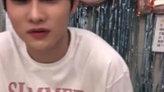 ی تیکه از لایو دیروز تولد گیسوک :>