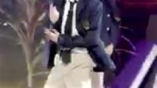 فنکم k از &team تو اجرای firework ورژن کره ای