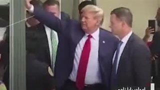 بعد محاکمة مثیرة للجدل.. ترامب فی مطعم «الطعام للجمیع»