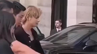 ت تهیونگ با شلوار تنگ مشکی رو از ما پنهون کردن؟؟