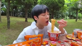 Asmr. Mukbang