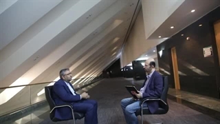 فیلم کامل مصاحبه ابوالفضل عمویی |  هوش مصنوعی در شناسایی پلیس نماها کمک کرده است