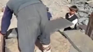 فروش سنگ لاشه مشکی میگون بااجرای سنگ لاشه ورقه ای 09129287996