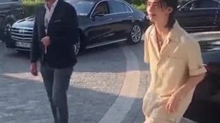 هیونجین (STRAY KIDS) سفیر جدید برند ورساچه شد ♡ تبریک STAY به امید درخشش بیشتر STRAY KIDS♡♡