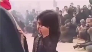 دخترک تاب نیاورد، جلو آمد و گفت : می شود شمر! که امسال سرش را نَبُری؟!