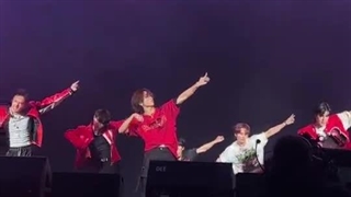 اجرای سوپر بول توی پاریس (خوش به حال استی های فرانسوی) 