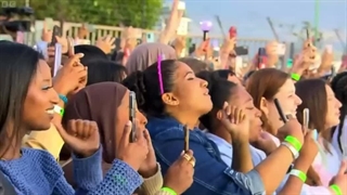 اجرای کامل اهنگ seven جونگ کوک در لندن..