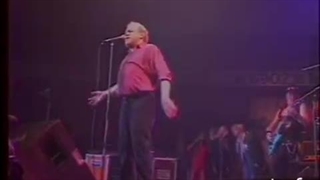 Nina Hagen et Joe Cocker en concert pour la chute du Mur de Berlin | Archive INA