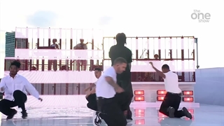 دانلود اجرای لایو جونگ کوک با آهنگ Seven در استیج One Show در لندن