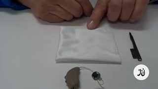 تمیز کردن سمعک درون گوشی (RIC)