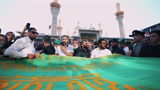 پرچم متبرک آقا علی ابن موسی الرضا(ع) در حرم امامین جوادین کاظمین علیهم السلام