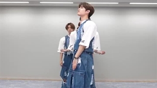 ریلی دنس Super Bowl از Stray Kids