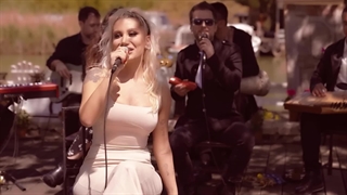 اجرای آهنگ Ara Sira از Irem Derici